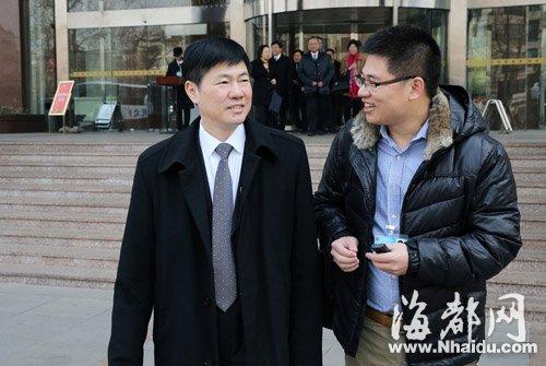 全国人大代表,福州市长杨益民(左)在京接受海都特派记者专访